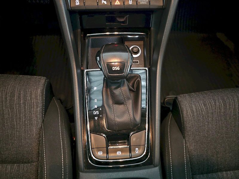 Škoda Karoq (2019) 1.5TSI 110kW DSG Style TAŽNÉ - fotka 23 z 32