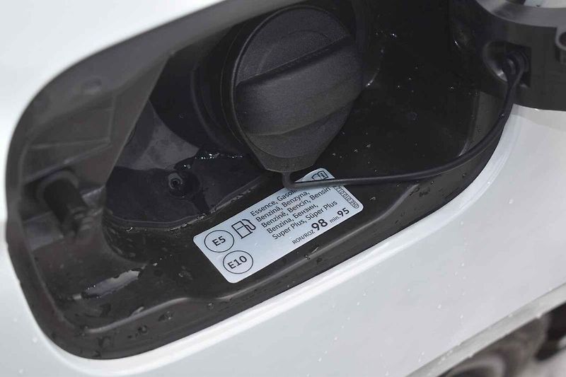 Auto působí přikrčeně, tudíž sportovně.