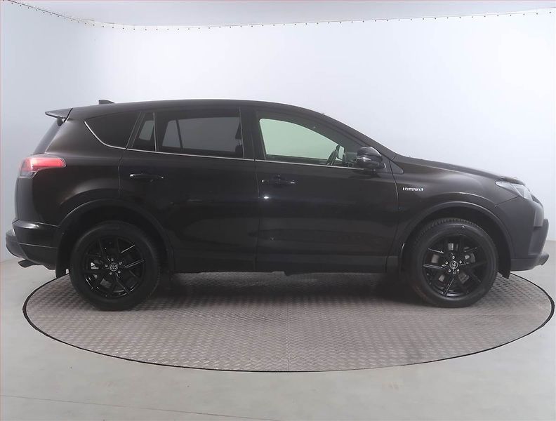 Toyota RAV4 (2018) Active 2.5 Hybrid, Automat - fotka 6 z 17