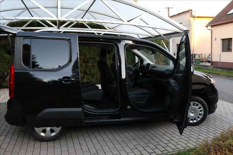 Opel Combo 1,2 LIFE,81KW,87000 Km - fotka 40 z 47
