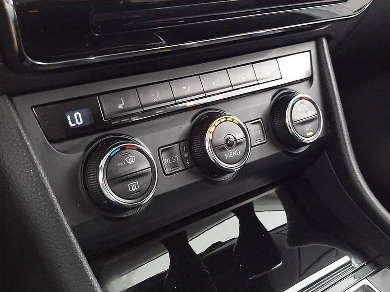 Škoda Superb (2016) Ambition 2.0 TDI, Bi-Xenony - fotka 13 z 20