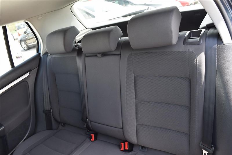 Volkswagen Golf 1,9 TDI 77KW 4X4 PO ROZVODECH - fotka 17 z 46