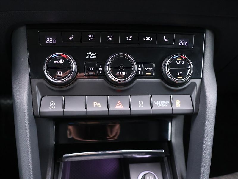 Škoda Karoq 1,5 TSI 110kW Style CZ 1.Maj - fotka 24 z 33