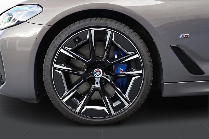 BMW Řada 5 540d xDrive - fotka 8 z 14