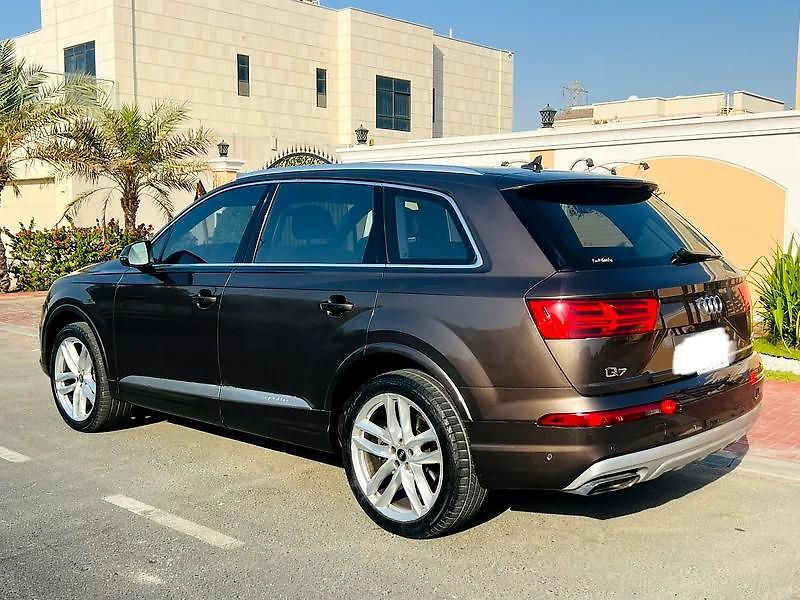 Audi Q7 (2016) Velké prémiové SUV - fotka 5 z 9