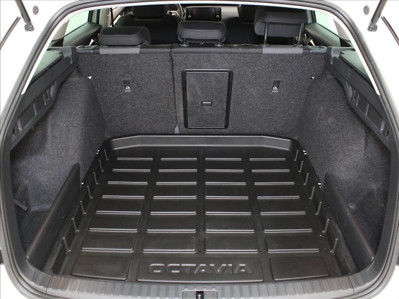Škoda Octavia 2,0 TDi MT Ambition 22tkm.ČR - fotka 22 z 24