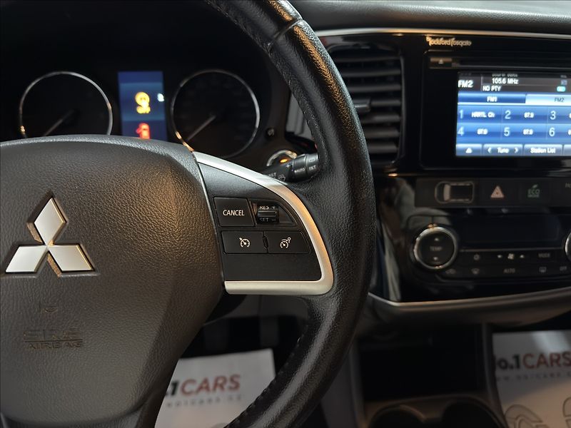 Mitsubishi Outlander 2,3   DI-D 4X4 7MÍST SPORT TZ - fotka 10 z 39