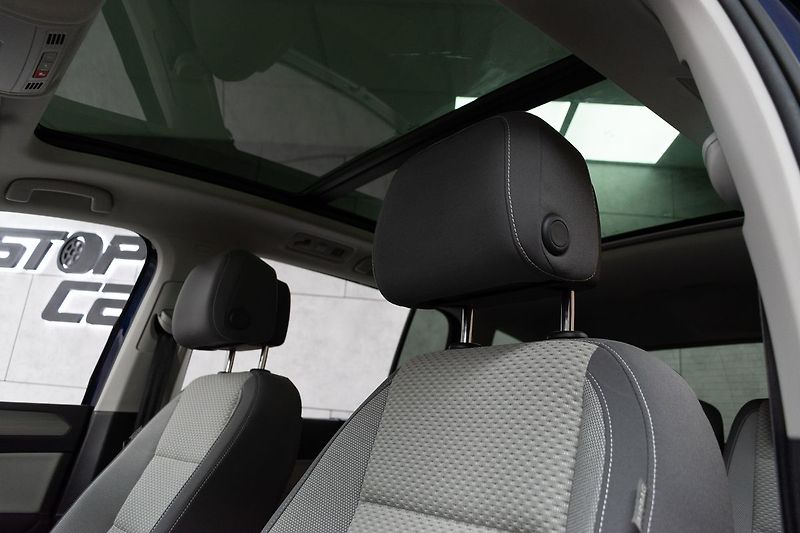 Volkswagen Touran 1.5 TSI TAŽNÉ*7.MÍST*DPH*ČR 1M - fotka 21 z 45