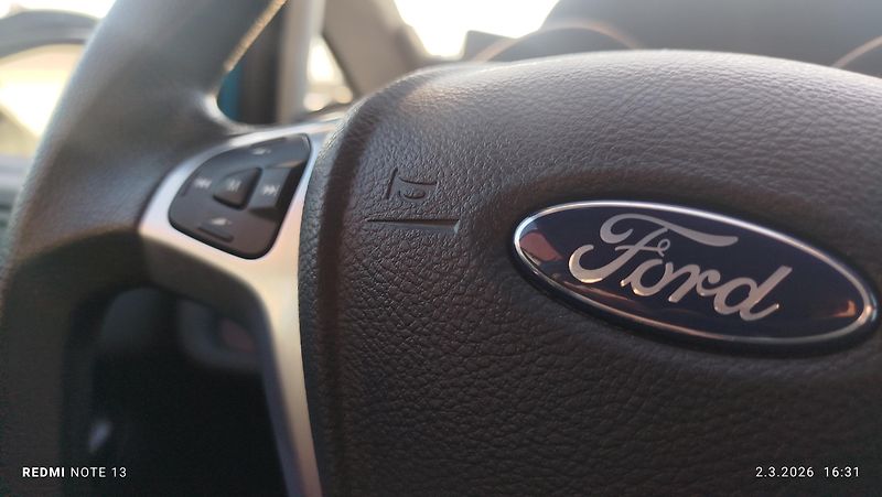 Ford Fiesta (2013) 1.25 16v  60 kw top stav - fotka 13 z 28