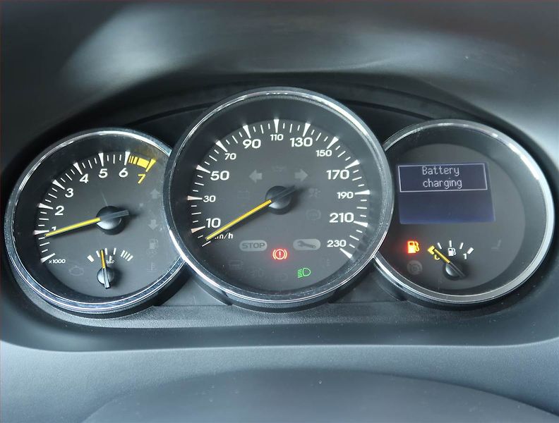 Renault Mégane (2010) 1.6 16V, Tempomat - fotka 11 z 17