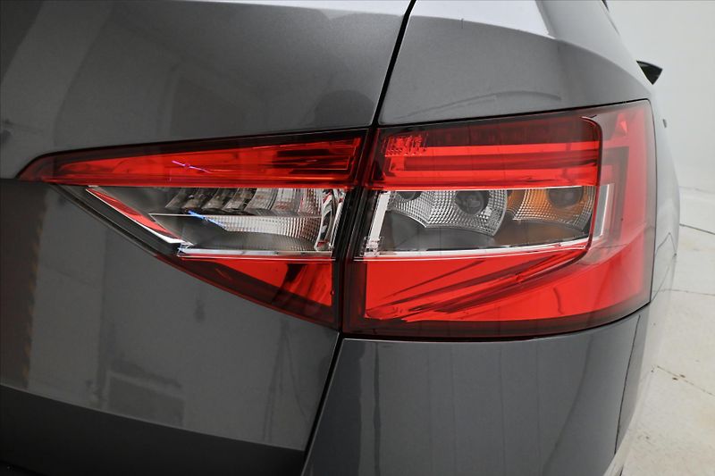 Škoda Superb 2,0 TDI 110 kW DSG Style Záruk - fotka 30 z 31