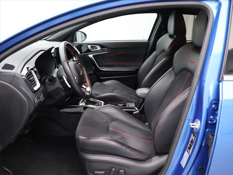 Kia ProCeed 1.6 T-GDI 150kW GT DCT - fotka 9 z 27