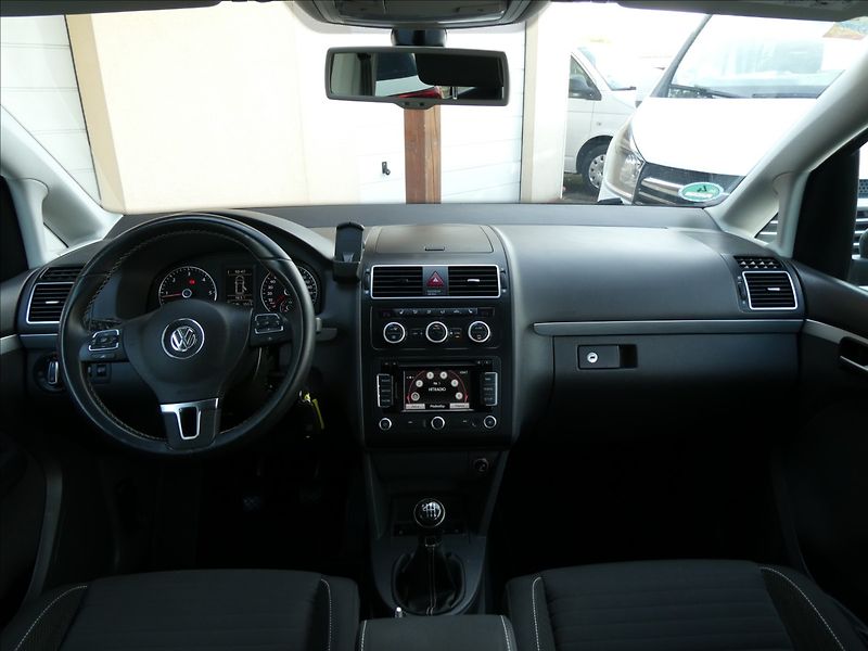 Volkswagen Touran 1,6 TDi 77kW CUP,7.míst,naviga - fotka 27 z 46