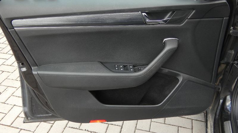 Škoda Superb 1.4 TSI iV Style DSG - fotka 8 z 27