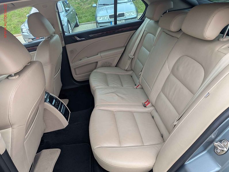 Škoda Superb (2009) 2.0 TDi, Elegance, DSG - fotka 10 z 21