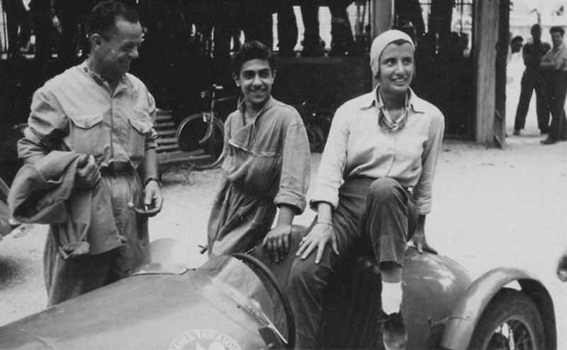 Maria Teresa de Filippis byla první ženou, která kdy řídila vůz Formule 1 při Grand Prix. Motoristický svět ji znal pod přezdívkou Pilotino.