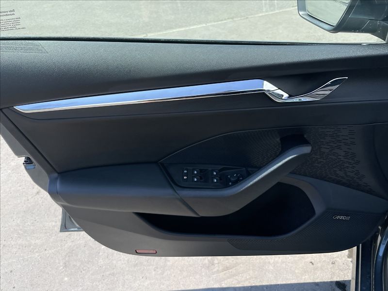 Škoda Octavia 2,0 TDI Style+ TZ+Canton+NAV - fotka 14 z 23