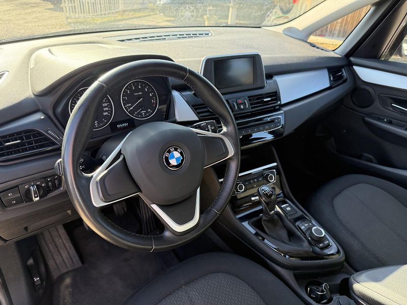 BMW Řada 2 (2015) 1.5 100kw spotřeba 4.9L2 - fotka 35 z 49