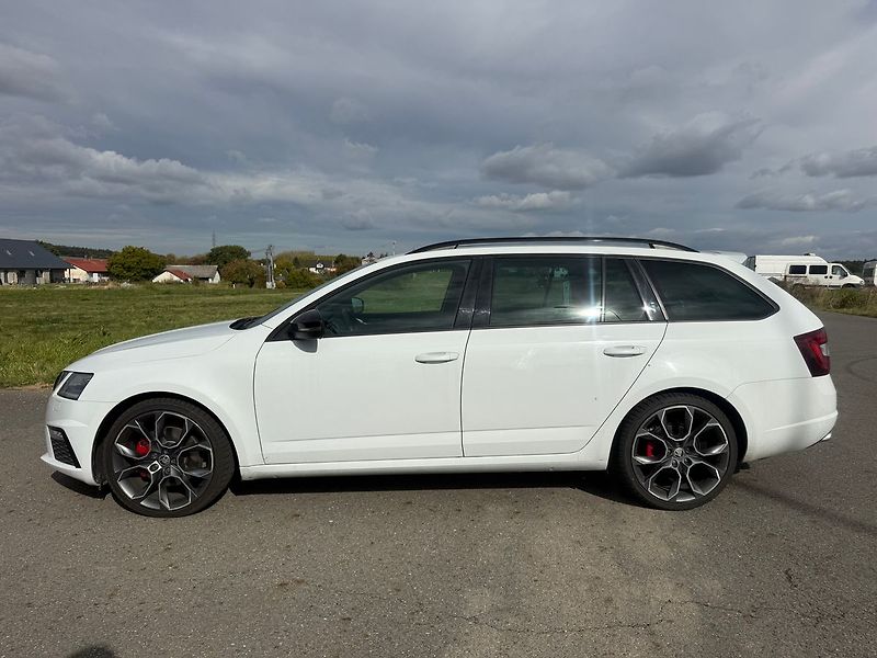Škoda Octavia 2,0 TDI RS 135 kW 4X4 DSG ODPO - fotka 2 z 21