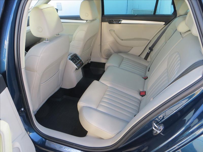 Škoda Superb 2,0 TDI 147kW 4x4 L&K DSG ČR - fotka 31 z 33