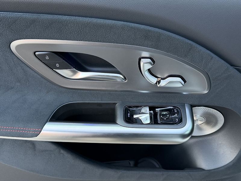 Mercedes-Benz GLB 350 4MATIC s techonologií - fotka 24 z 34