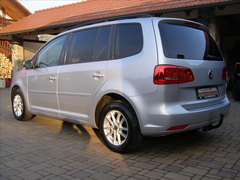 Volkswagen Touran 1,2   77KW REZERVACE - fotka 3 z 39
