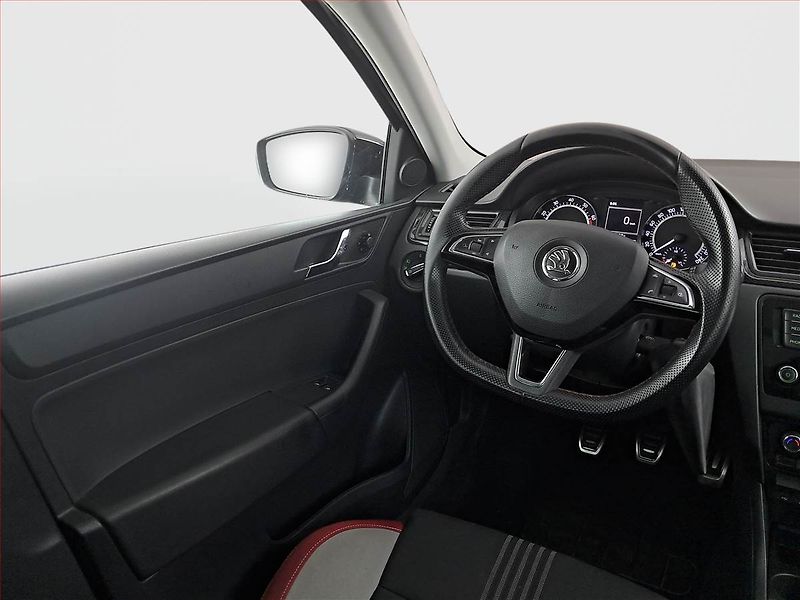 Škoda Rapid (2015) Spaceback 1.2 TSI, Xenony - fotka 7 z 15