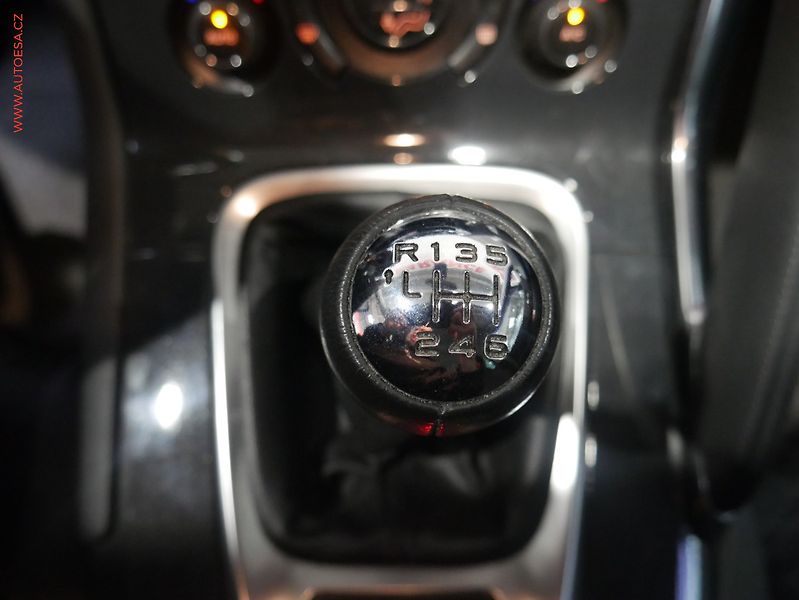 Peugeot 3008 (2014) 1.6 HDi, Style, TZ, navi - fotka 15 z 17