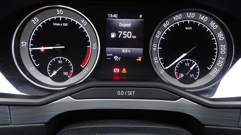 Škoda Superb 2.0TDi DSG Taž.zař. CEBIA  - fotka 13 z 32
