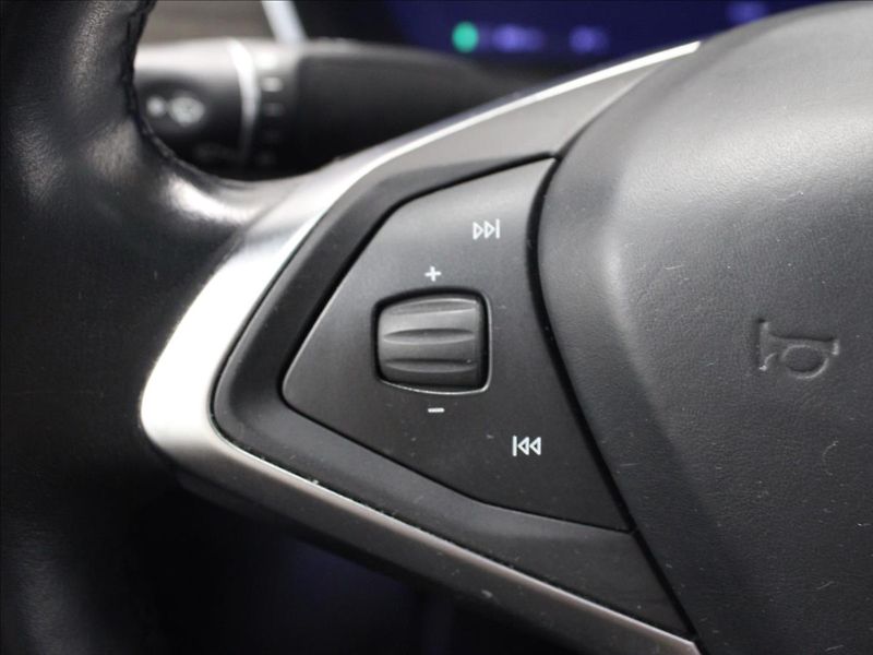 Tesla Model X Dual 90kWh 386KW - fotka 19 z 33