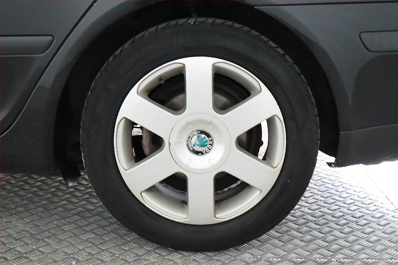 Škoda Octavia (2008) Laurin&Klement 2.0 TDI - fotka 15 z 24