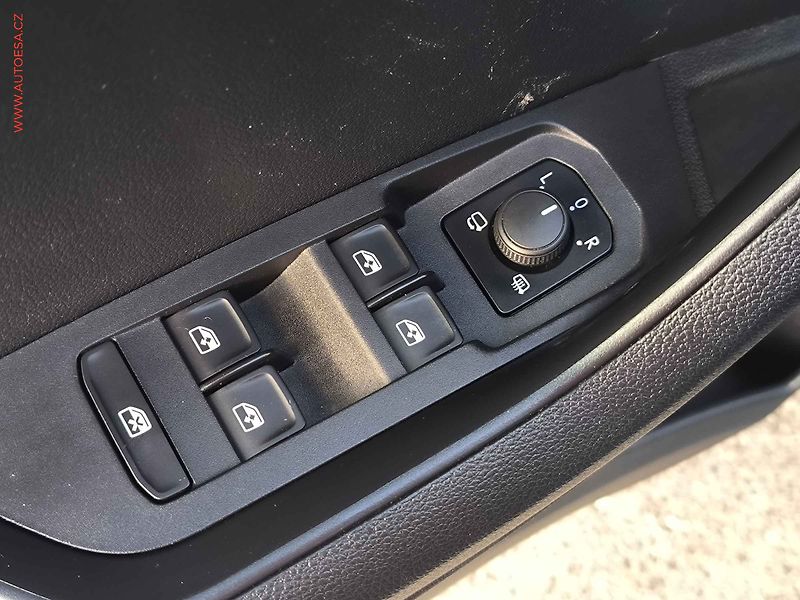 Škoda Karoq (2019) 1.0 TSi, Ambition - fotka 20 z 23