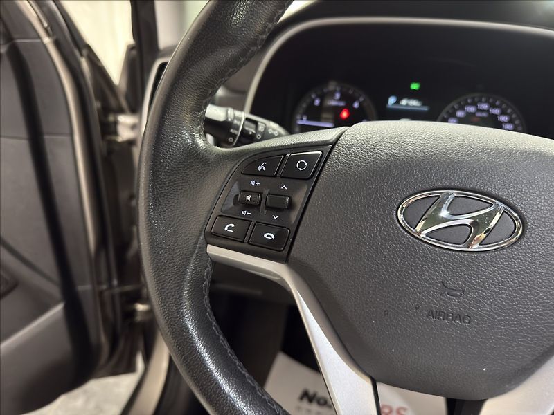 Hyundai Tucson 2,0   CRDI 4X4 136KW PREMIUM - fotka 11 z 38