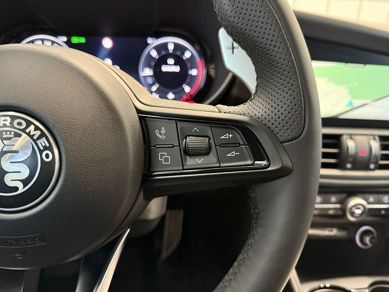 Alfa Romeo Giulia (2026) Veloce 2.2 JTDm 210k Q4 - fotka 9 z 23