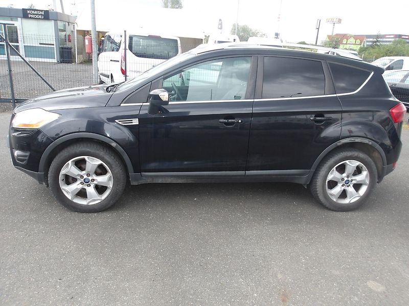 Ford Kuga 2,0TDCi TITANIUM Aut. 4x4! - fotka 3 z 44