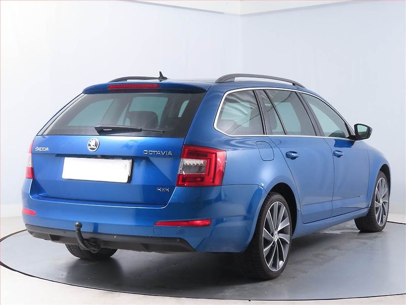 Škoda Octavia (2015) Laurin&Klement 2.0 TDI, 4X4 - fotka 5 z 20