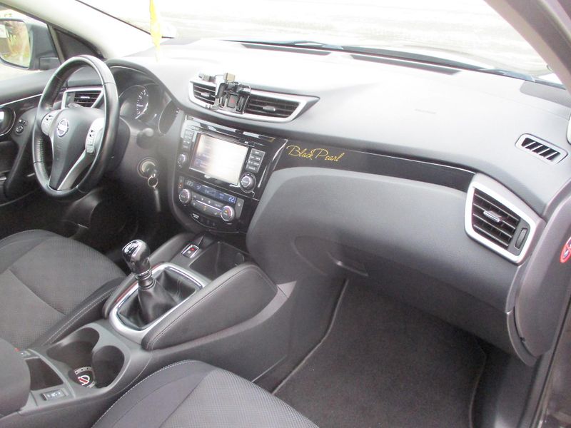 Nissan Qashqai 1.6DIG-T 120kW NAVI VÝHŘEV - fotka 28 z 43