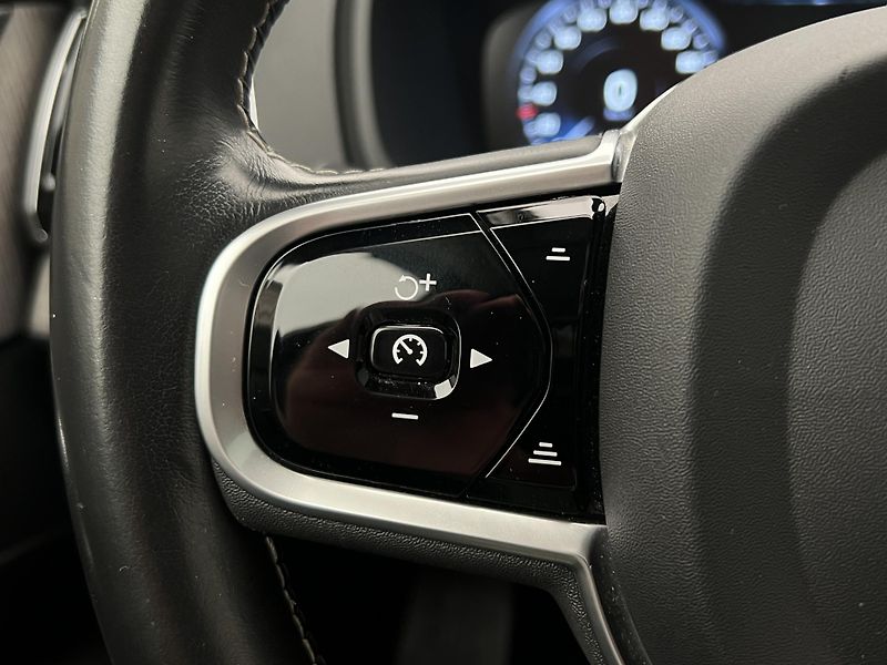 Volvo XC90 B5 AWD INSCRIPTION 7 MÍST - fotka 28 z 49
