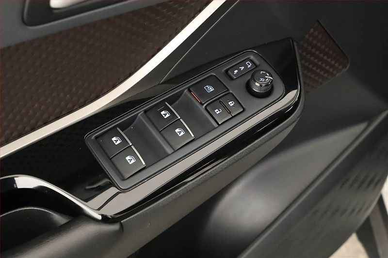Toyota C-HR (2019) Comfort 1.8 Hybrid - fotka 12 z 18
