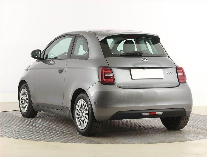 Fiat 500e (2023) 42 kWh, SoH 95%, digi klima - fotka 4 z 21