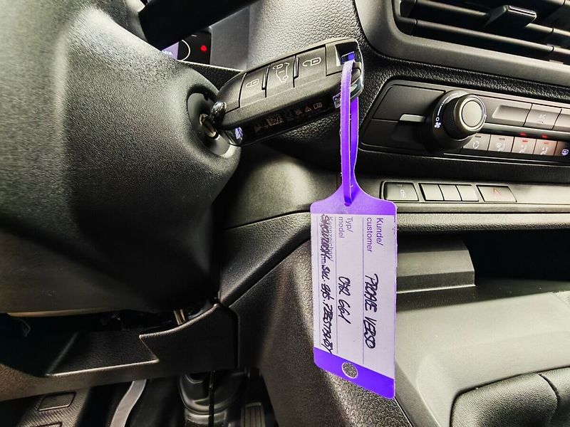 Toyota ProAce Verso 2,0D L2 6MT Combi 8S - fotka 32 z 32
