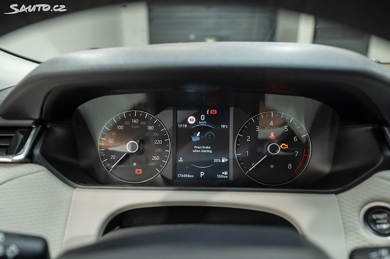 Land Rover Range Rover Velar 2.0 P250 184 kW - fotka 13 z 33
