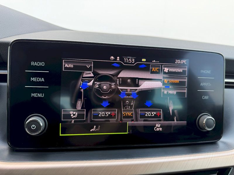 Škoda Scala (2022) 1.5 TSI 110kW Style Full-LED - fotka 19 z 35