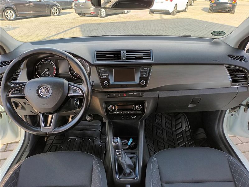 Škoda Fabia 1,2 TSI,81KW,SERVIS,KOLA,VÝHŘE - fotka 15 z 47
