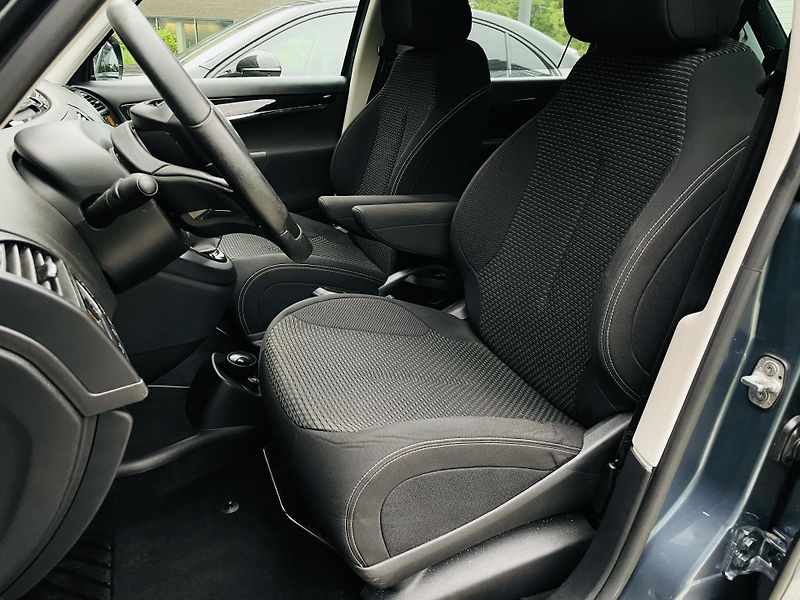 Citroën C4 Picasso 1.6i 88KW MANUÁL LED SENZORY - fotka 26 z 38