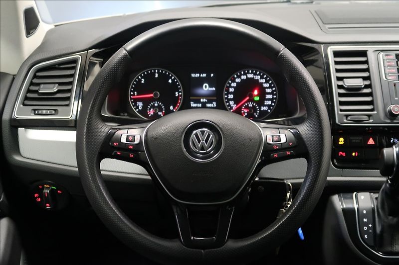 Volkswagen Multivan 2,0 TDI DSG 4MOTION HIGHLINE - fotka 13 z 45