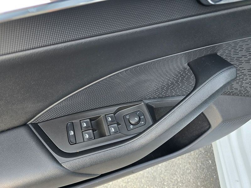 Škoda Octavia 2.0TDi 110kW DSG STYLE + NAVI - fotka 22 z 44