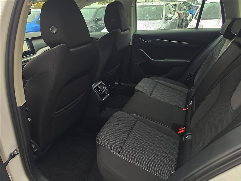 Škoda Octavia 1,0 1,0TSi 81KW Ambition DPH - fotka 25 z 42