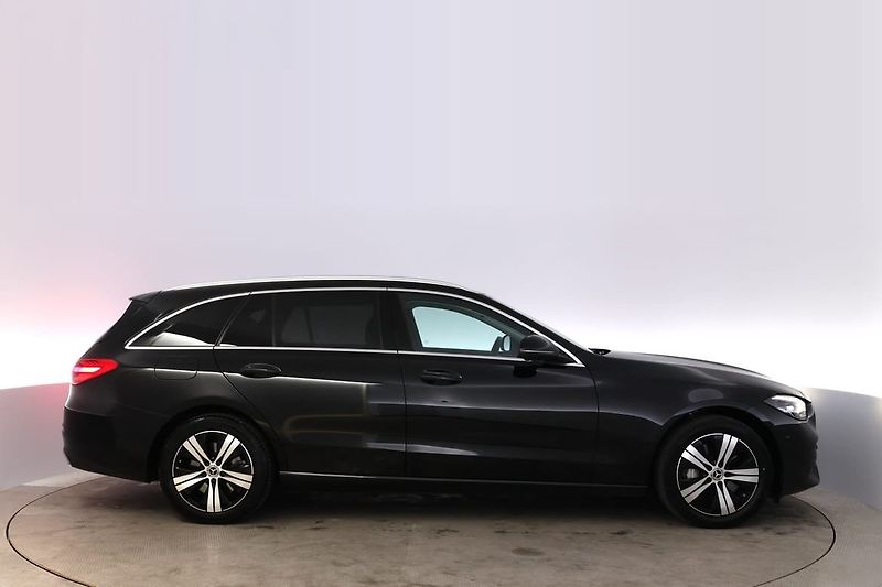 Mercedes-Benz Třídy C 300e Avantgarde Kamera Tažné - fotka 4 z 30