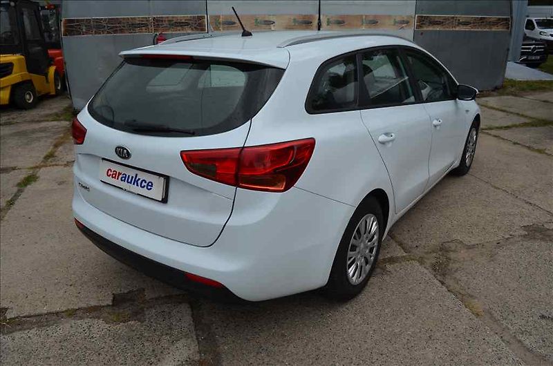 Kia Ceed (2015) COMBI 1,6 - fotka 4 z 19